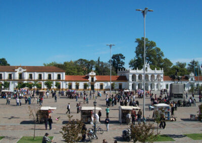 كابيلدو وبلازا دي لوخان -Cabildo y Plaza de Luján