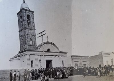 أخذت الصورة في 1 يوليو 1910 للكنيسة في ألبيرتي