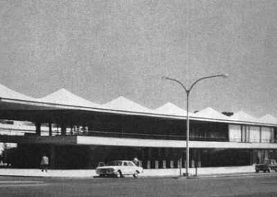 تعمل محطة حافلات لوخان منذ عام 1966.