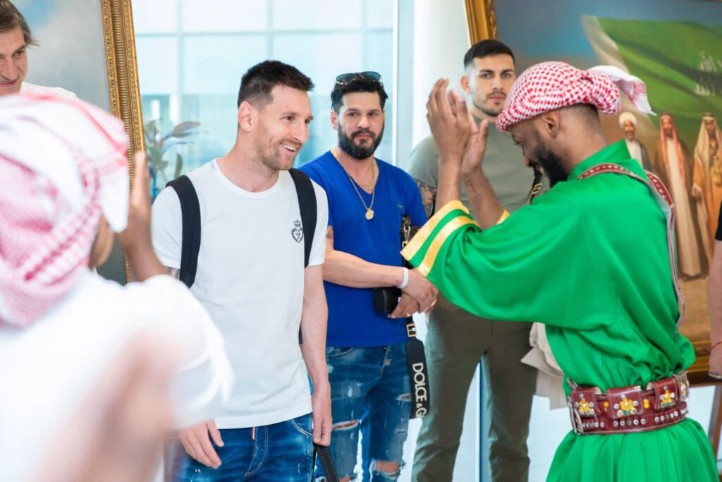 ليونيل ميسي سفيرًا للسياحة السعودية.. النجم الأرجنتيني يجري رحلة استكشافية في المملكة