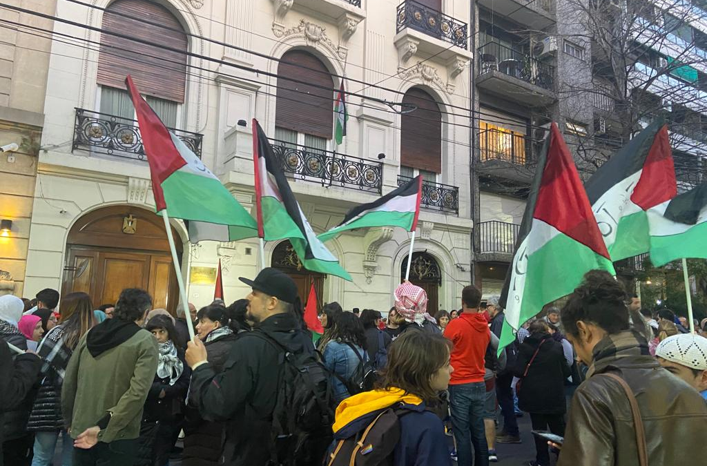 الأرجنتين : وقفة تضامنية امام السفارة الفلسطينية في بوينس ايرس
