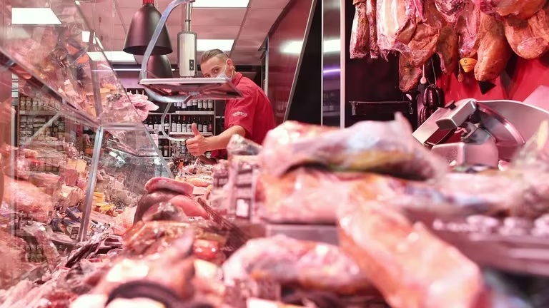 ارتفع كيلو اللحم في المزرعة بنسبة 44% وقد يصل إلى 12 ألف بيزو في المتاجر