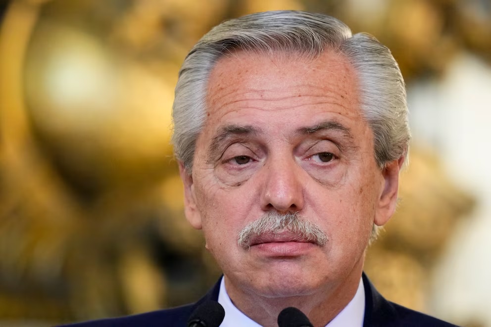 أرجأت العدالة التحقيق مع الرئيس السابق ألبرتو فرنانديز في قضية العنف الجنساني ضد فابيولا يانيز