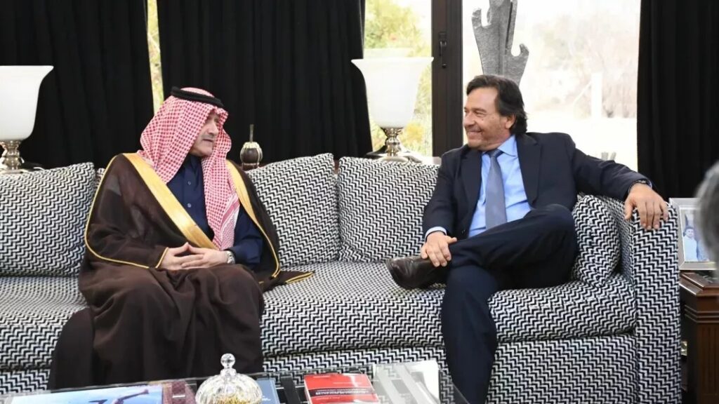 التقى حاكم مقاطعة سالتا ، غوستافو ساينز  بسفير المملكة العربية السعودية لتعزيز العلاقات ودفع أجندة الاستثمار