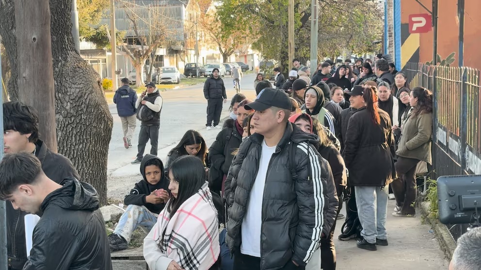 القلق من المستقبل والضغوط الاقتصادية يسيطران على مزاج الأرجنتينيين وسط تحذيرات من تداعيات سياسية قبل انتخابات 2027